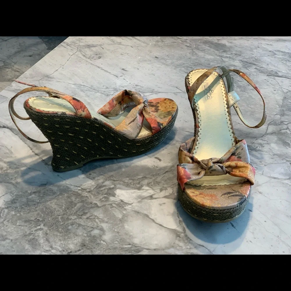 Platform wedge sandals in orange and gold